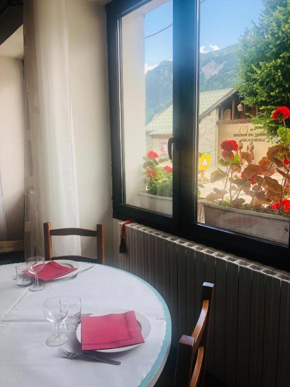 Auberge Du Glandon Saint-Colomban-des-Villards Екстериор снимка